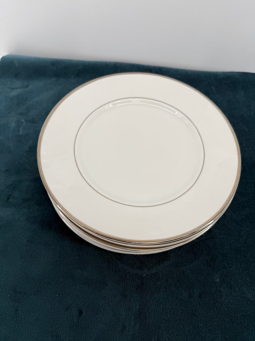 Mikasa Cameo Platinum HK301 10.5 Inch Dinner Plates White Fine China Set of 8